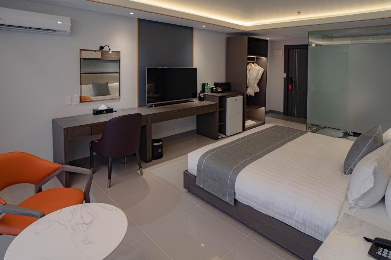 Subic Riviera Hotel And Residences Olongapo Buitenkant foto